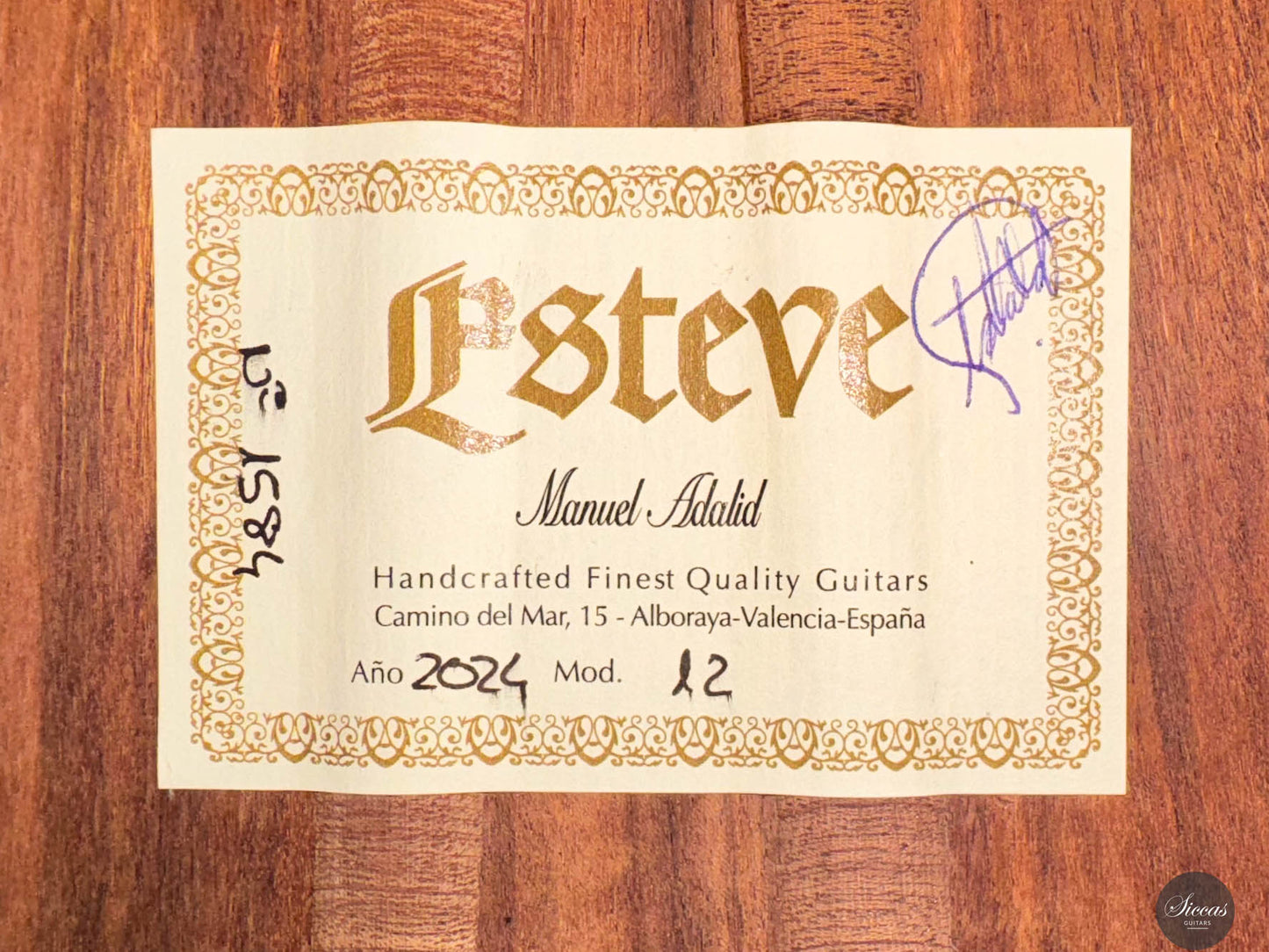 Esteve - Model 12 Cedar
