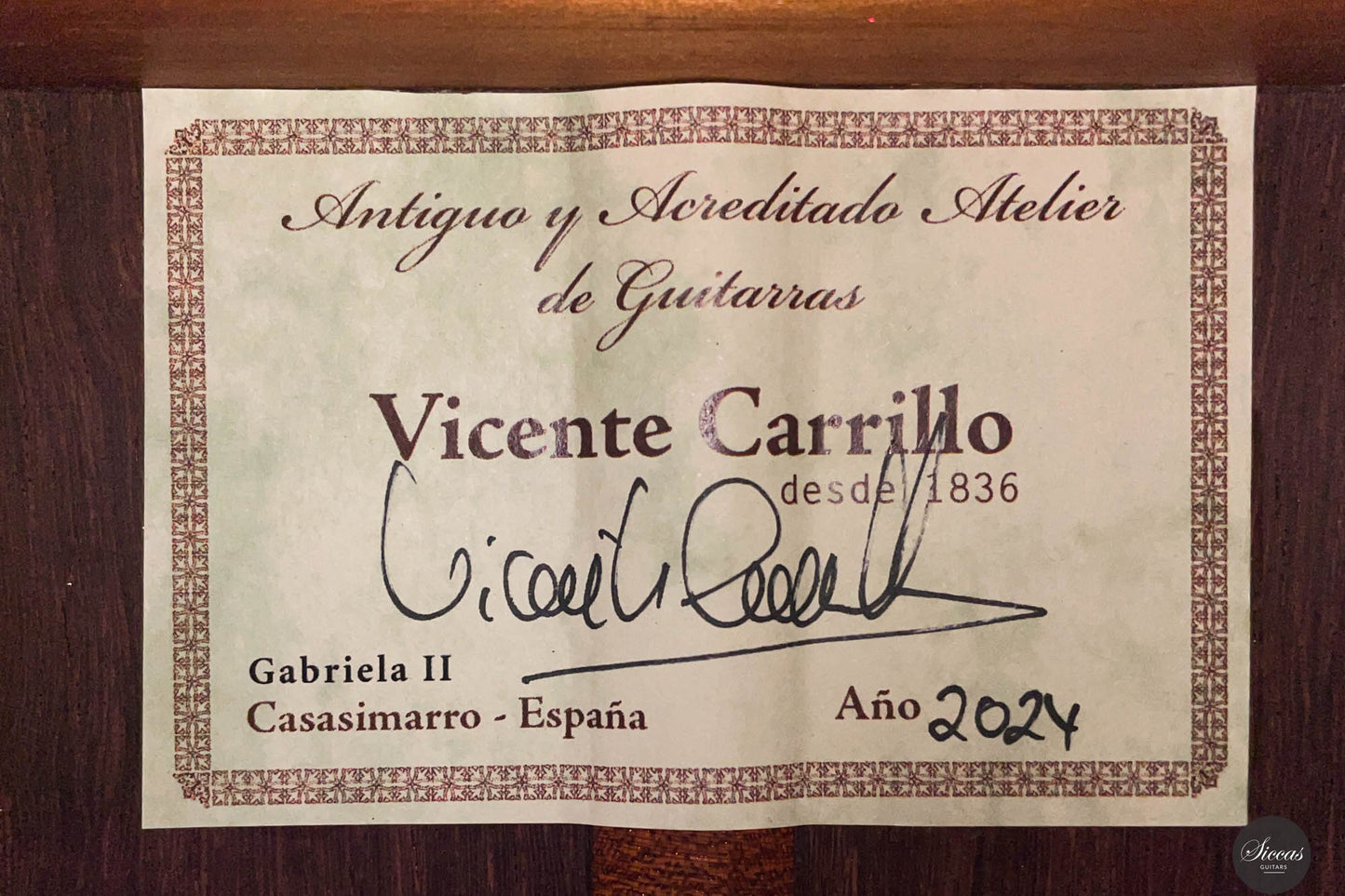Vicente Carrillo – Gabriela II Cedar/Madagascar 63 cm