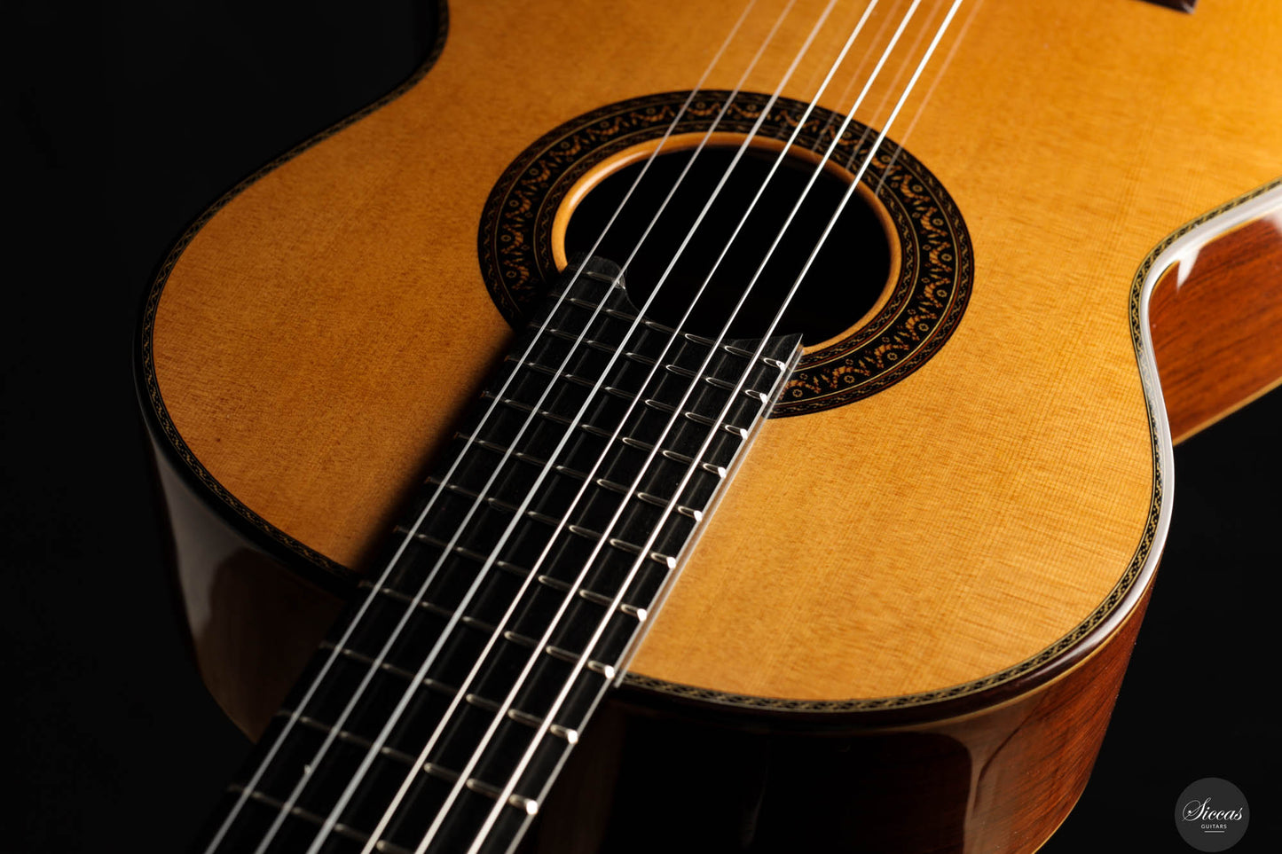 Vicente Carrillo – Gabriela II Cedar/Madagascar 63 cm