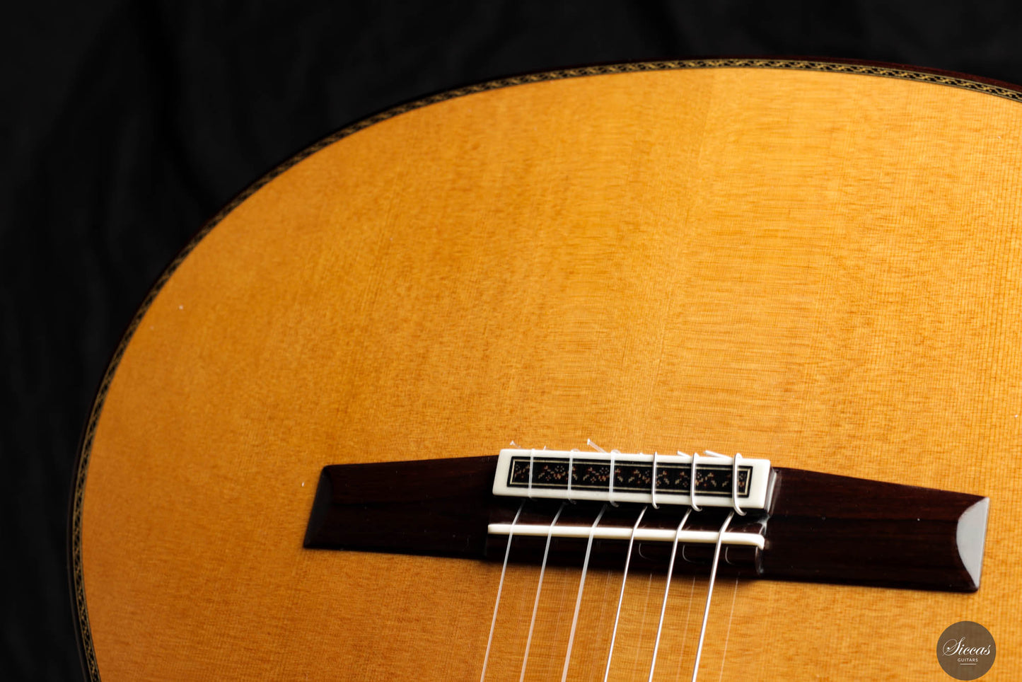 Vicente Carrillo – Gabriela II Cedar/Madagascar 63 cm