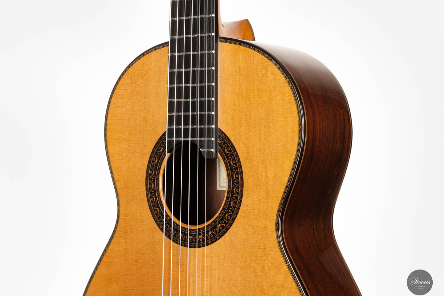 Vicente Carrillo – Gabriela II Cedar/Madagascar 63 cm