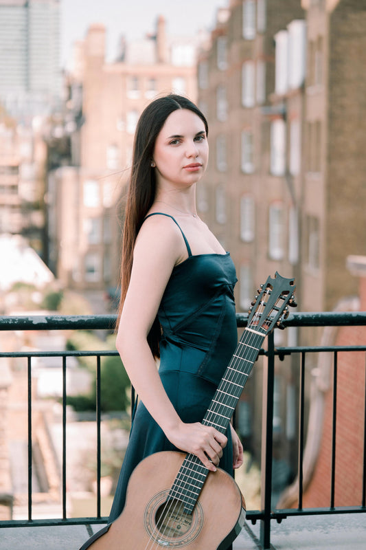 Portrait of classical guitarist Alina Mreana