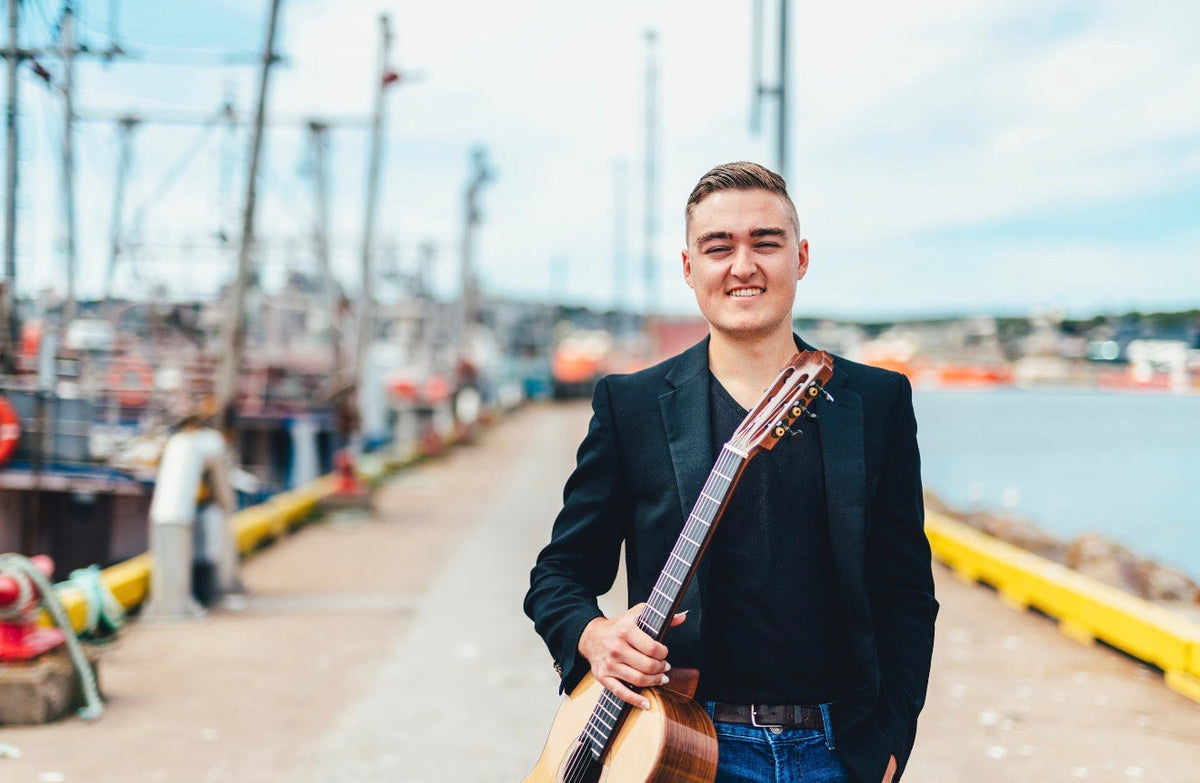 Portrait of classical guitarist Ben Diamond