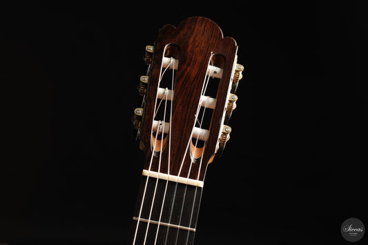 How to Evaluate a Classical Guitar Without Playing It