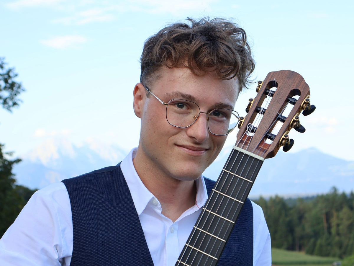 Portrait of classical guitarist Leon Ravnikar