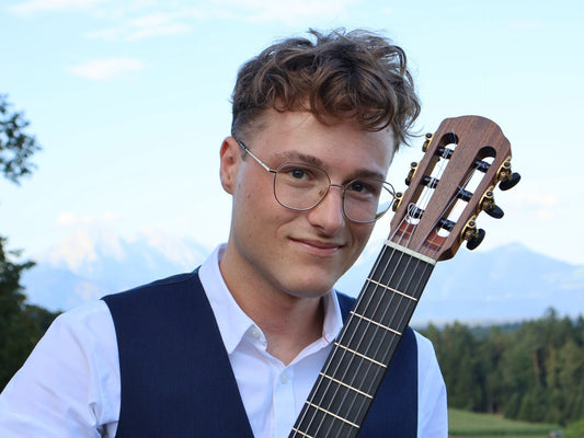 Portrait of classical guitarist Leon Ravnikar