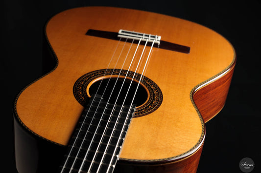 Vicente Carrillo – Gabriela II Cedar/Madagascar 63 cm