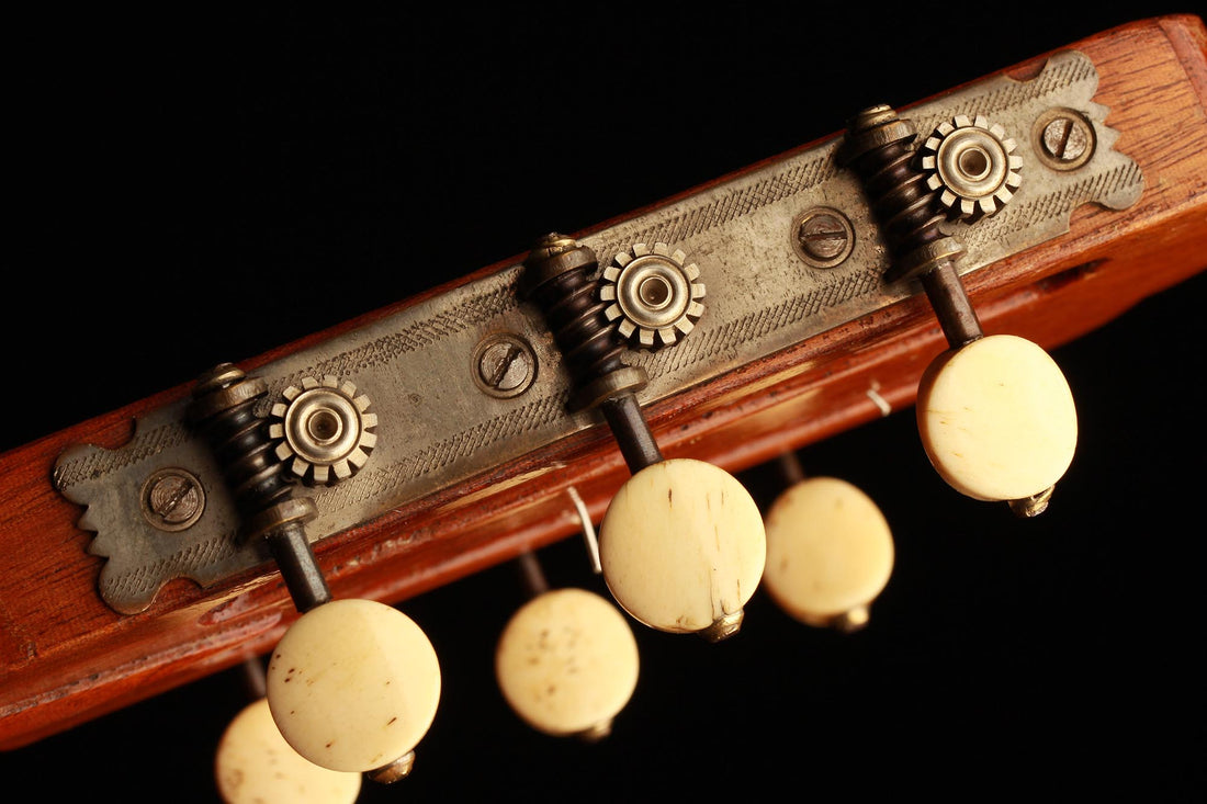 Romantic Guitar - ca. 1910 Markneukirchen