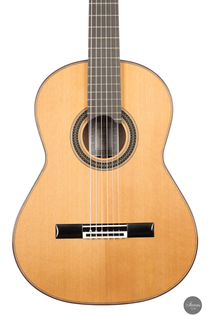 Siccas Luthiers - Creation Doubletop Cedar 64 cm - Front view