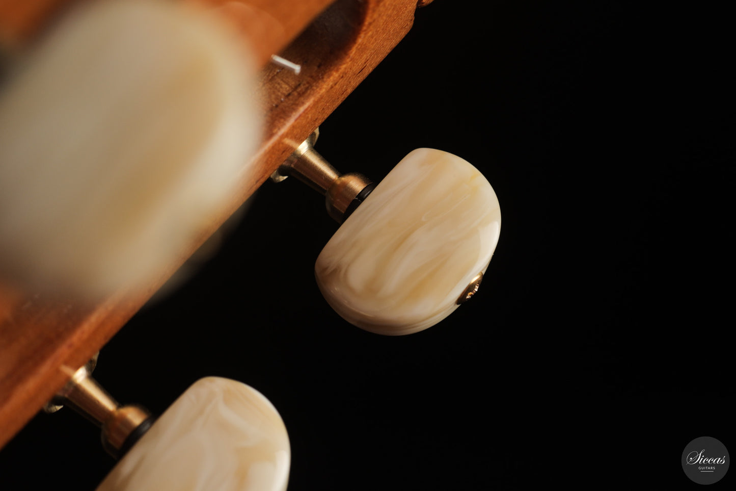 Vicente Carrillo - 2026 Gabriela II - Cedar 64 cm